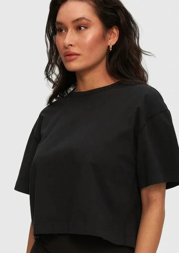 Black cropped t-shirt
