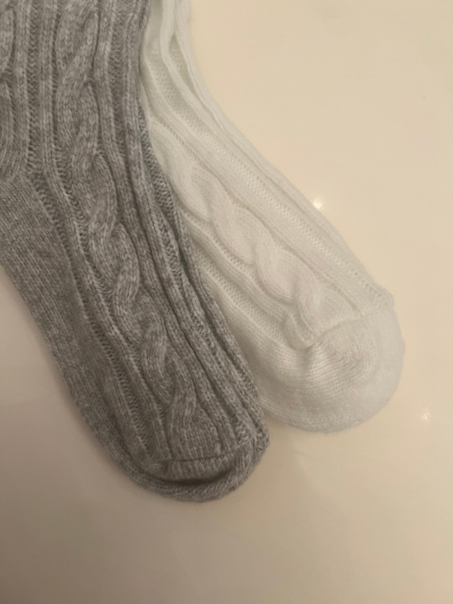 2 paires de bas à câble BLANC ET GRIS