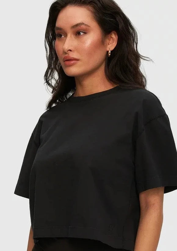 Black cropped t-shirt
