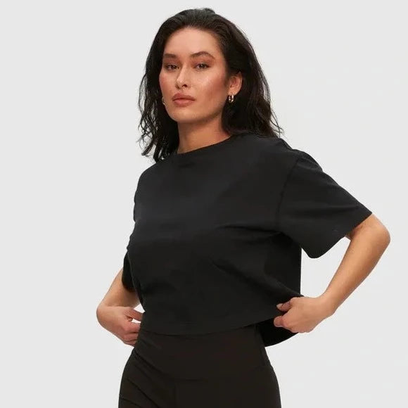 Black cropped t-shirt