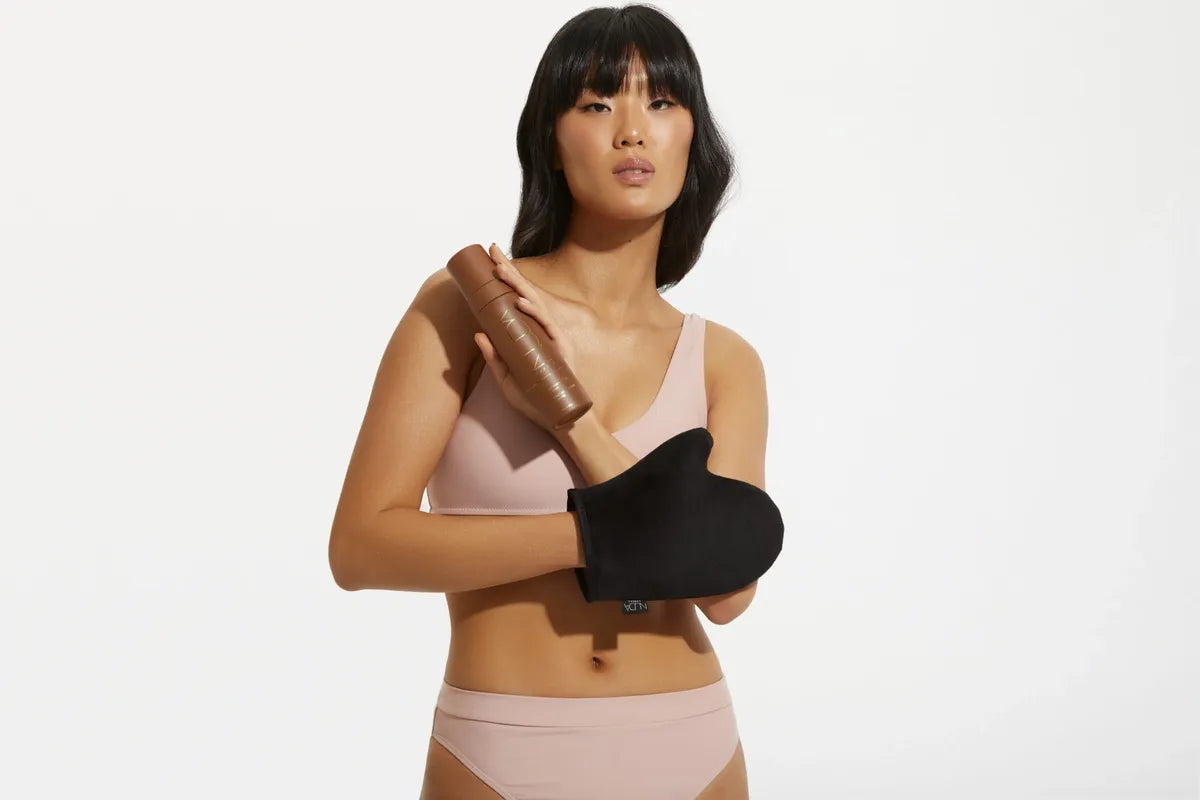 Self-tanning glove