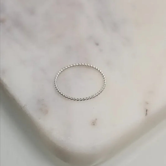 Bague minimaliste torsadée